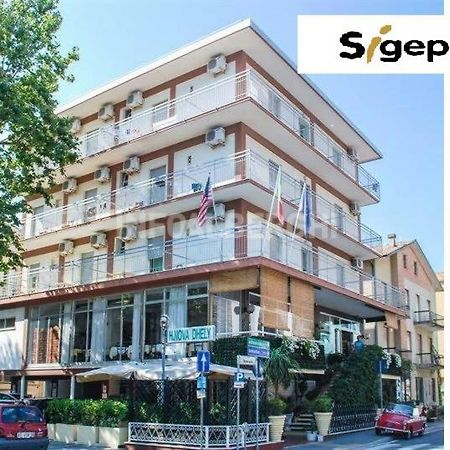 Hotel Nova Dhely Rimini Buitenkant foto
