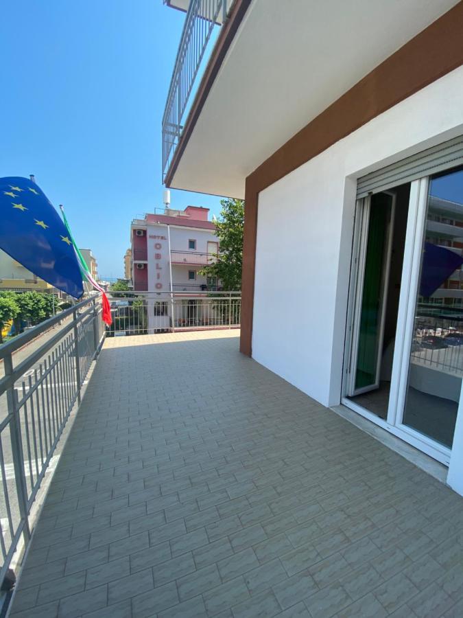 Hotel Nova Dhely Rimini Buitenkant foto