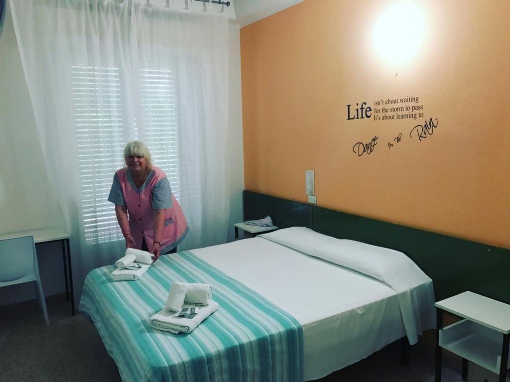 Hotel Nova Dhely Rimini Buitenkant foto