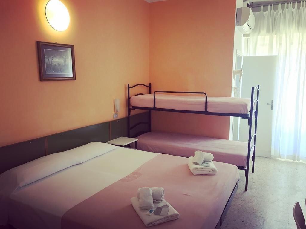 Hotel Nova Dhely Rimini Buitenkant foto