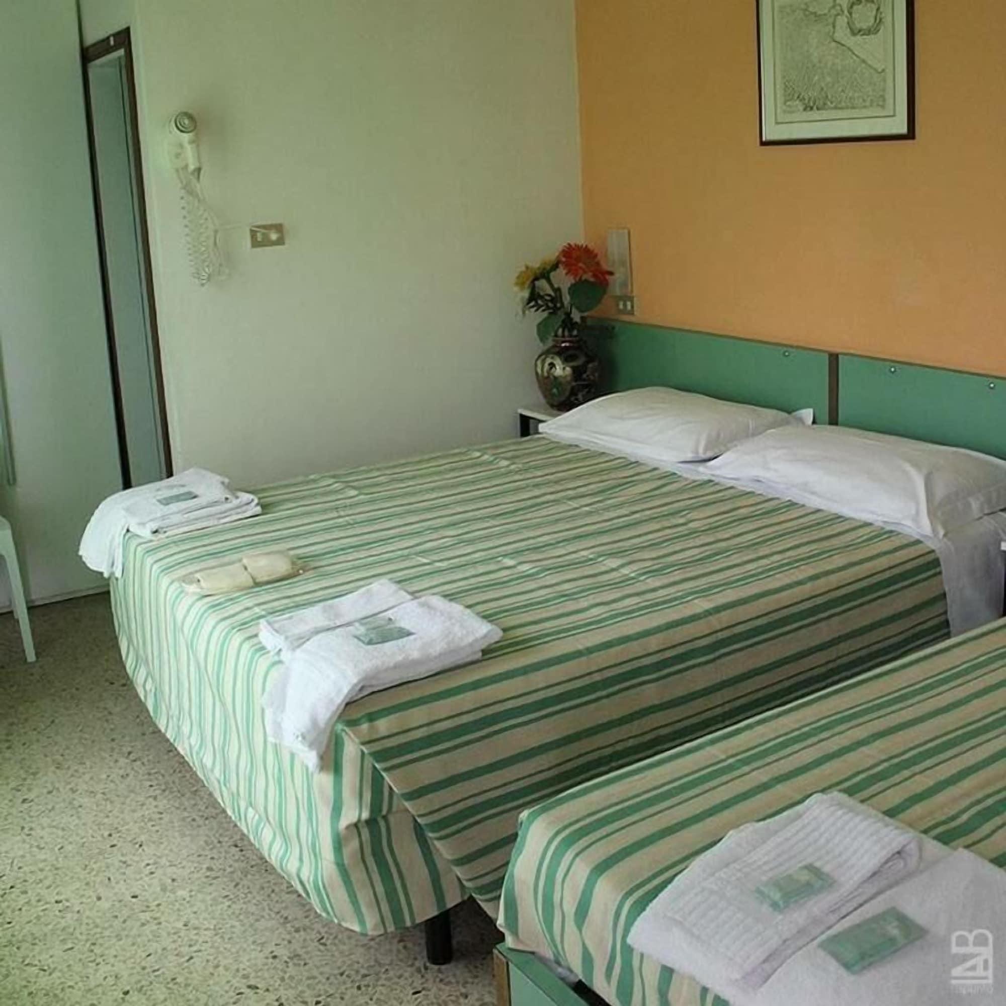 Hotel Nova Dhely Rimini Buitenkant foto