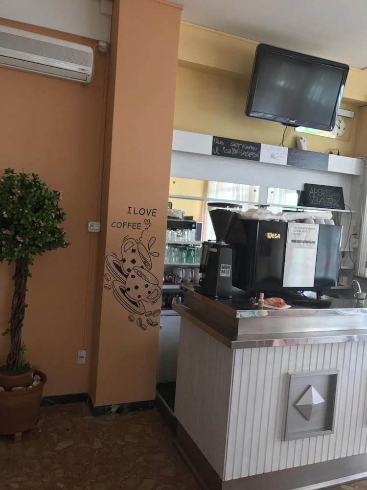 Hotel Nova Dhely Rimini Buitenkant foto