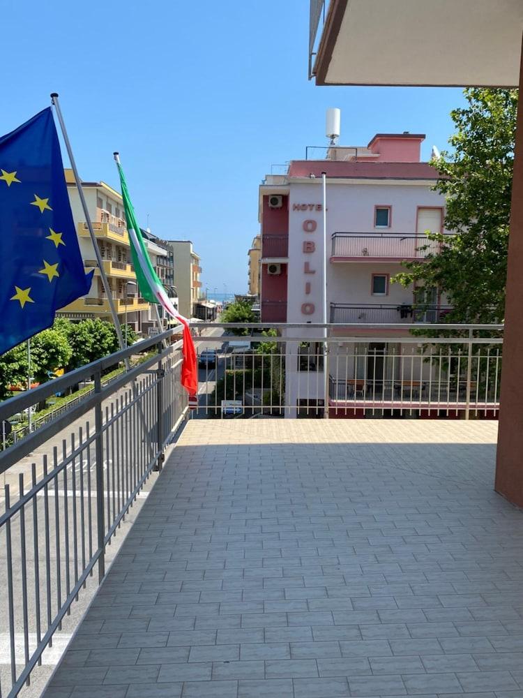 Hotel Nova Dhely Rimini Buitenkant foto