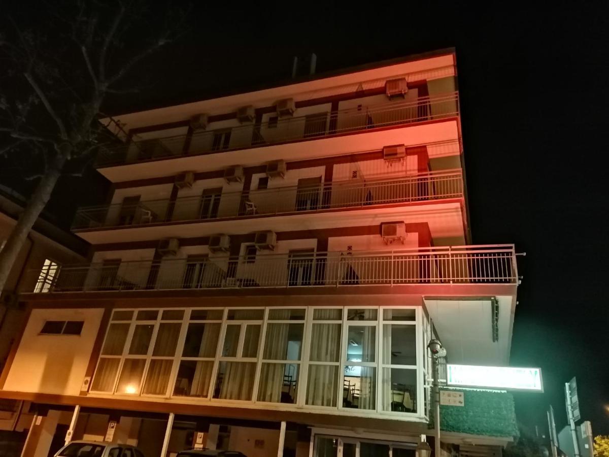 Hotel Nova Dhely Rimini Buitenkant foto