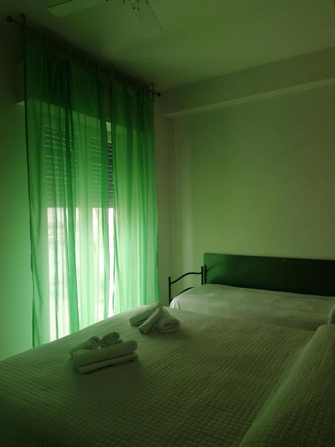 Hotel Nova Dhely Rimini Buitenkant foto