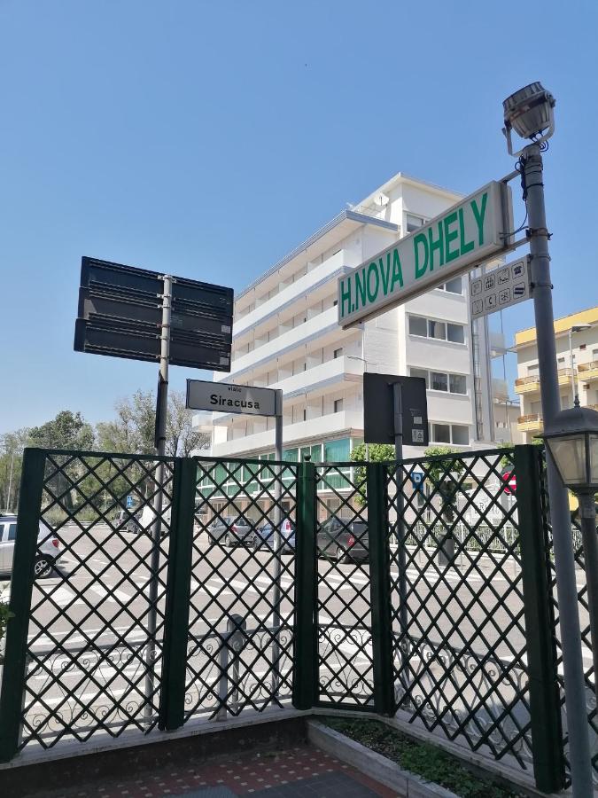 Hotel Nova Dhely Rimini Buitenkant foto