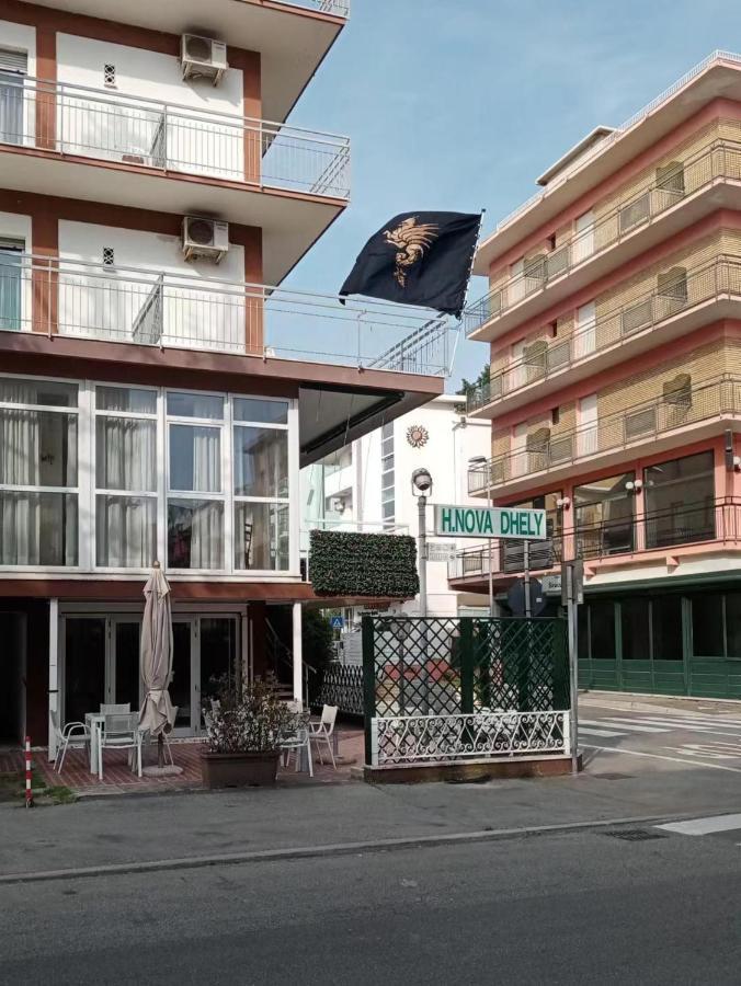 Hotel Nova Dhely Rimini Buitenkant foto