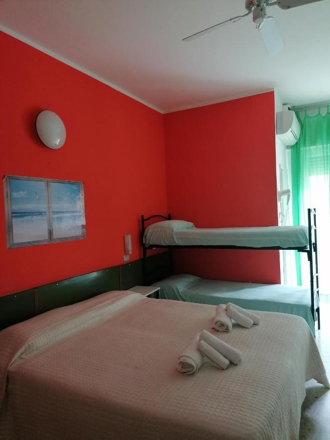 Hotel Nova Dhely Rimini Buitenkant foto