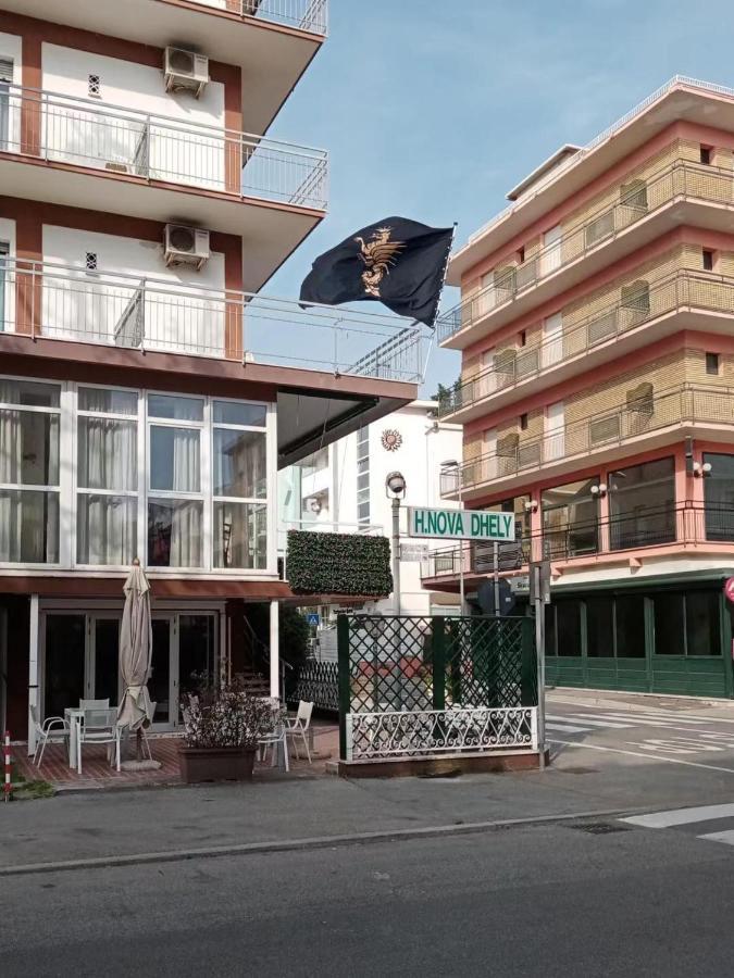 Hotel Nova Dhely Rimini Buitenkant foto