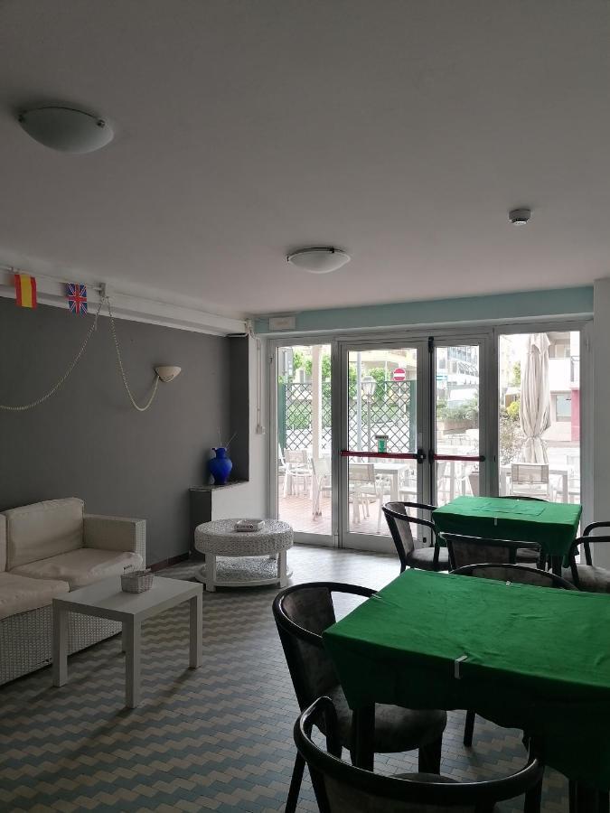 Hotel Nova Dhely Rimini Buitenkant foto