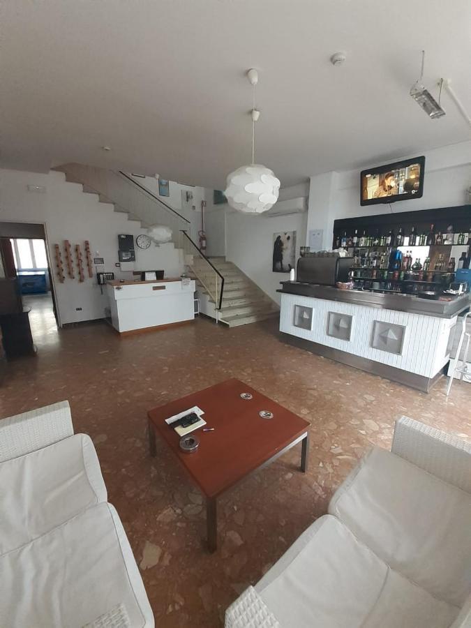 Hotel Nova Dhely Rimini Buitenkant foto