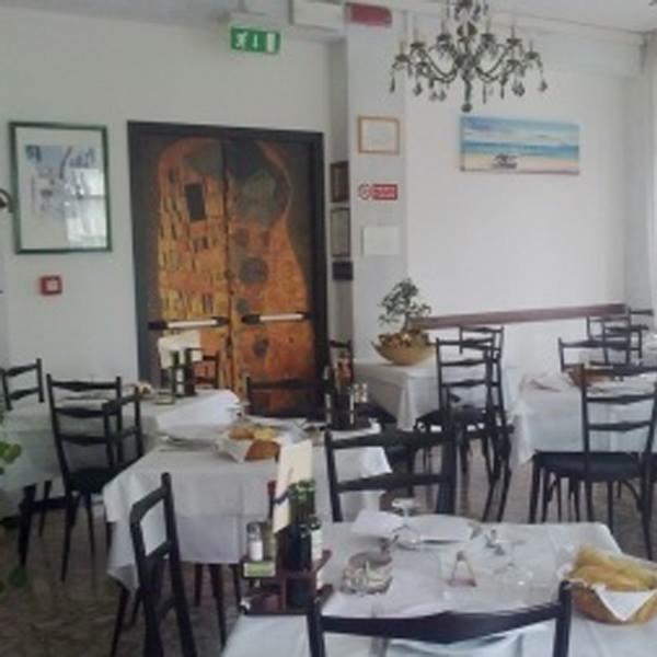 Hotel Nova Dhely Rimini Buitenkant foto