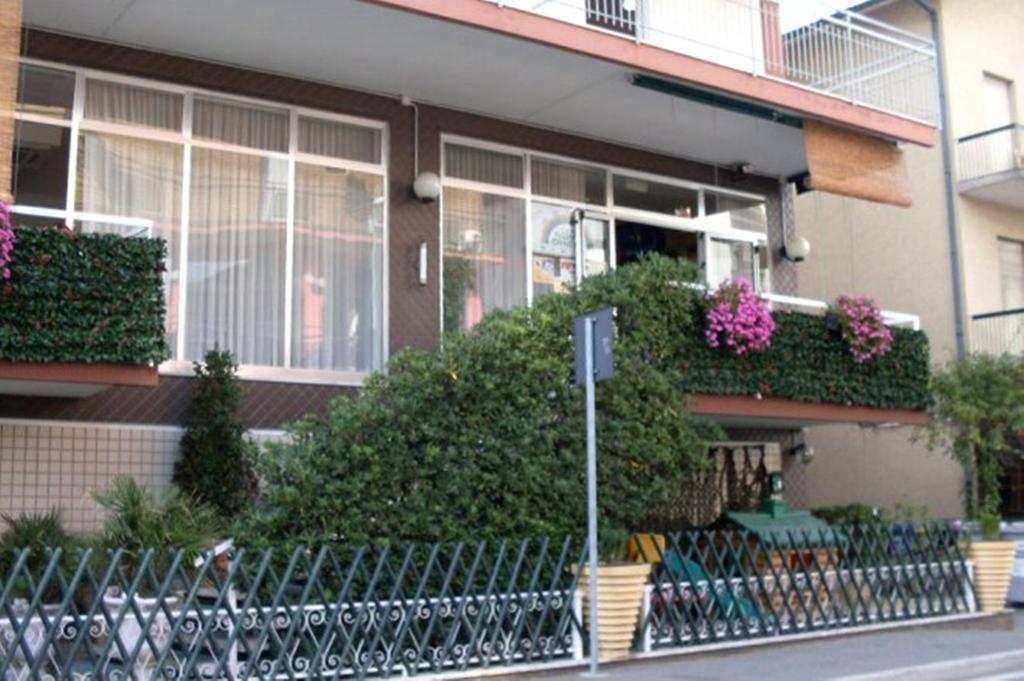 Hotel Nova Dhely Rimini Buitenkant foto